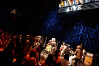 THE BAWDIES「ROCKIN' THIS JOINT TONIGHT」1公演目の様子。（撮影：三吉ツカサ [Showcase]）