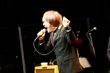 ROY（Vo, B）（撮影：三吉ツカサ [Showcase]）