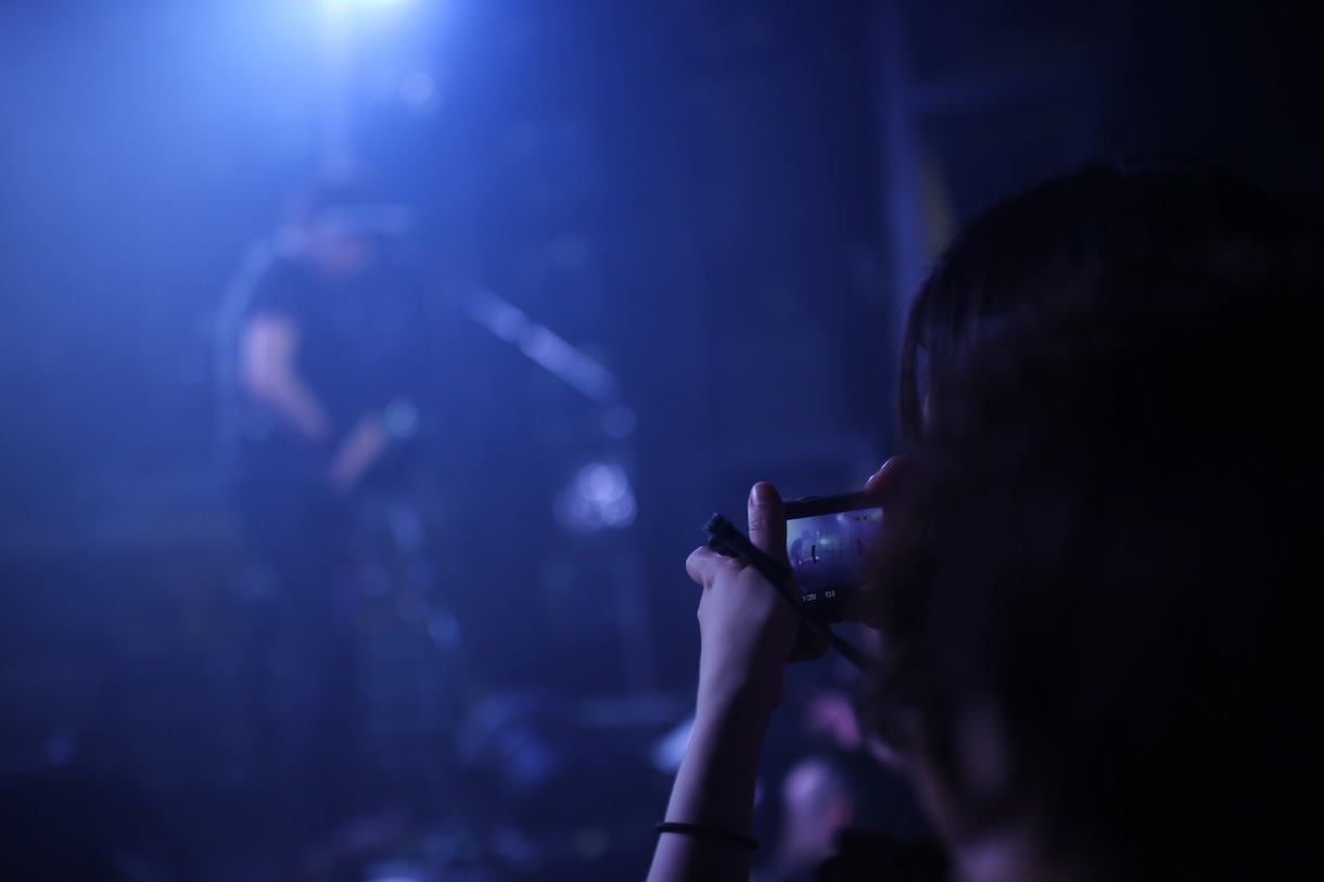 3月18日に行われた「TOUR 2014 STARTING OVER」渋谷CLUB QUATTRO公演の様子。