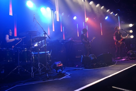 3月18日に行われた「TOUR 2014 STARTING OVER」渋谷CLUB QUATTRO公演の様子。