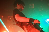 3月18日に行われた「TOUR 2014 STARTING OVER」渋谷CLUB QUATTRO公演の様子。