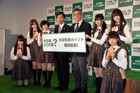 左から高山一実、白石麻衣、生駒里奈、末松広行（林野庁林政部長）、井上雅文（東京大学准教授）、西野七瀬、松村沙友理、深川麻衣。