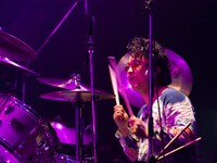 ライブイベント「abura derabu」の模様。（Photo by KASSAI [3PO DESIGN WORKSHOP]）