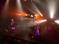 ライブイベント「abura derabu」の模様。（Photo by KASSAI [3PO DESIGN WORKSHOP]）