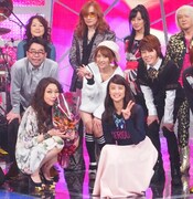 「新堂本兄弟」収録後の記念撮影時の様子。