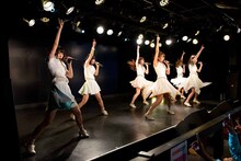 愛乙女★DOLL定期公演「もっと、もっと高く！まだ見たことのない景色へ」の様子。