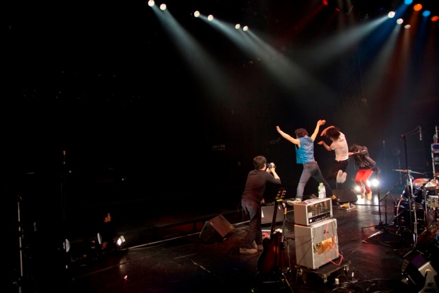 忘れらんねえよ「ツレ伝ZERO in 赤坂BLITZ ～ZEROなだけに観客もゼロ～」の様子。（撮影：外林健太）