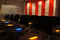 無観客パブリックビューイングスペースではサイリウムも配付された。