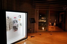 大瀧詠一ゆかりの品の展示の様子。