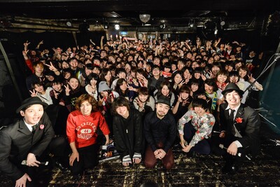 イベント終盤では観客を交えての記念撮影も行われた。