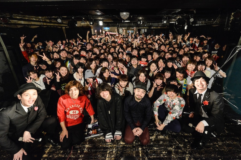 イベント終盤では観客を交えての記念撮影も行われた。