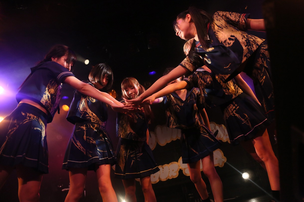 でんぱ組.inc「ワールドワイド☆でんぱツアー2014」2月23日の広島・広島CLUB QUATTRO公演の様子。