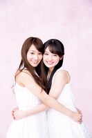 左から桜井玲香（乃木坂46）、咲良菜緒（チームしゃちほこ）。