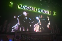 「私立恵比寿中学 Luck To The Future PART2」オープニングの様子。