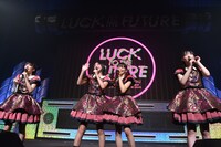「私立恵比寿中学 Luck To The Future PART2」MC中の様子。左から真山りか、小林歌穂、星名美怜、松野莉奈。