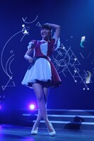 2014年の人気画像38位は「Perfumeと9nineライブ初共演！地元広島で姉妹スイッチ」より、あ～ちゃん。