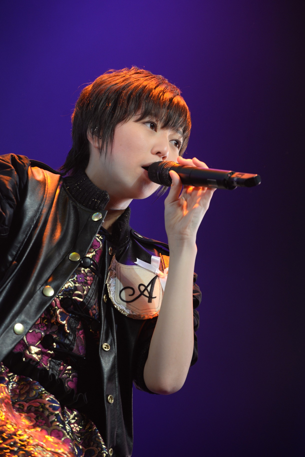 安本彩花