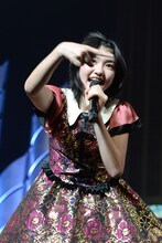 小林歌穂の「あっち向いてぽー」。