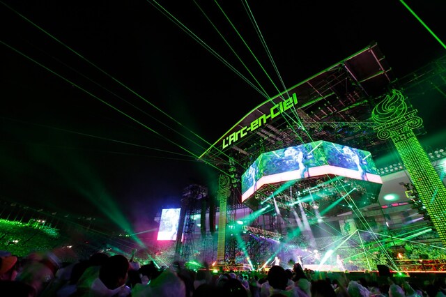 L'Arc-en-Ciel「L'Arc-en-Ciel LIVE 2014 at 国立競技場」の様子。
