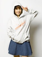 トーキョー カルチャート by ビームス「SHAKE IT! DO IT! MAKE IT! NEGI!」スエットパーカーを着用したNao☆。