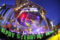 L'Arc-en-Ciel「L'Arc-en-Ciel LIVE 2014 at 国立競技場」3月21日公演の様子。（撮影：緒車寿一、今元秀明、岡田貴之、田中和子）