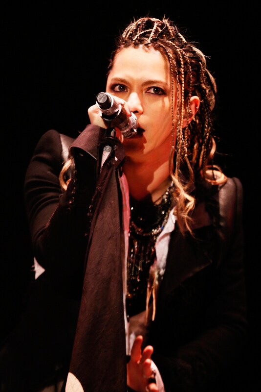 hyde（Vo）（撮影：緒車寿一、今元秀明、岡田貴之、田中和子）