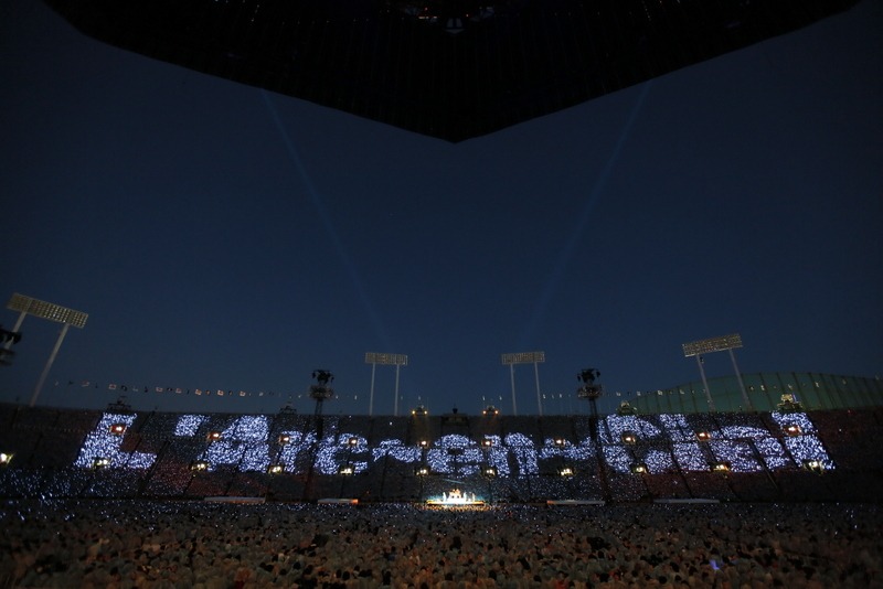 L'Arc-en-Ciel「L'Arc-en-Ciel LIVE 2014 at 国立競技場」3月21日公演の様子。（撮影：緒車寿一、今元秀明、岡田貴之、田中和子）