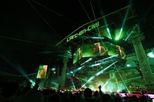 L'Arc-en-Ciel「L'Arc-en-Ciel LIVE 2014 at 国立競技場」3月21日公演の様子。（撮影：緒車寿一、今元秀明、岡田貴之、田中和子）