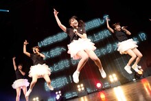 Cheeky Parade「PREMIUM LIVE『THE FIRST』」の様子。