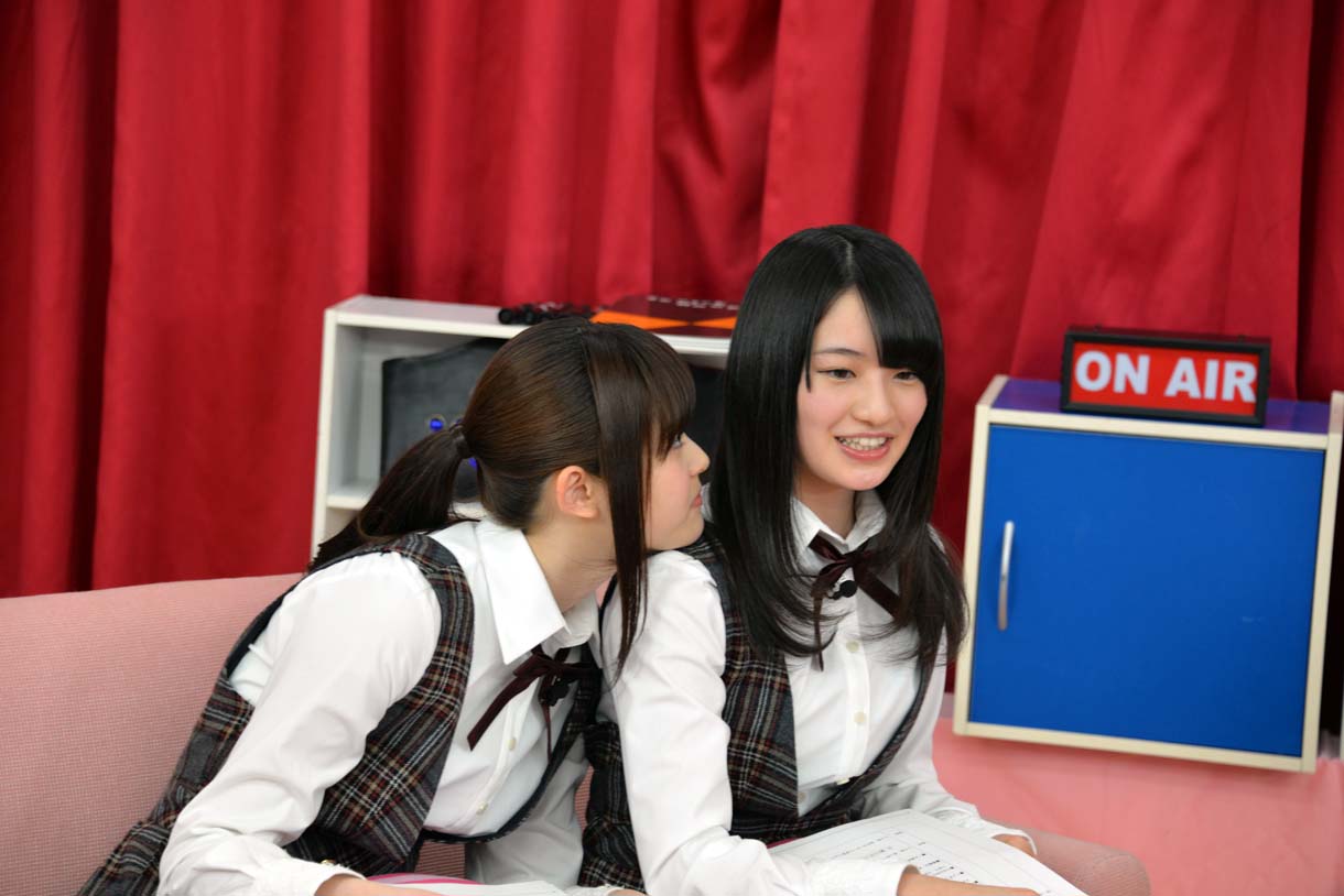 左から松村沙友理、中田花奈。