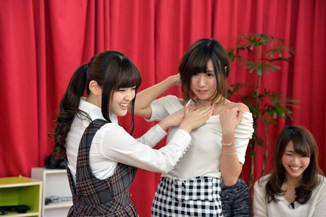 「さゆりんごの、おさわり占い」コーナーの様子。