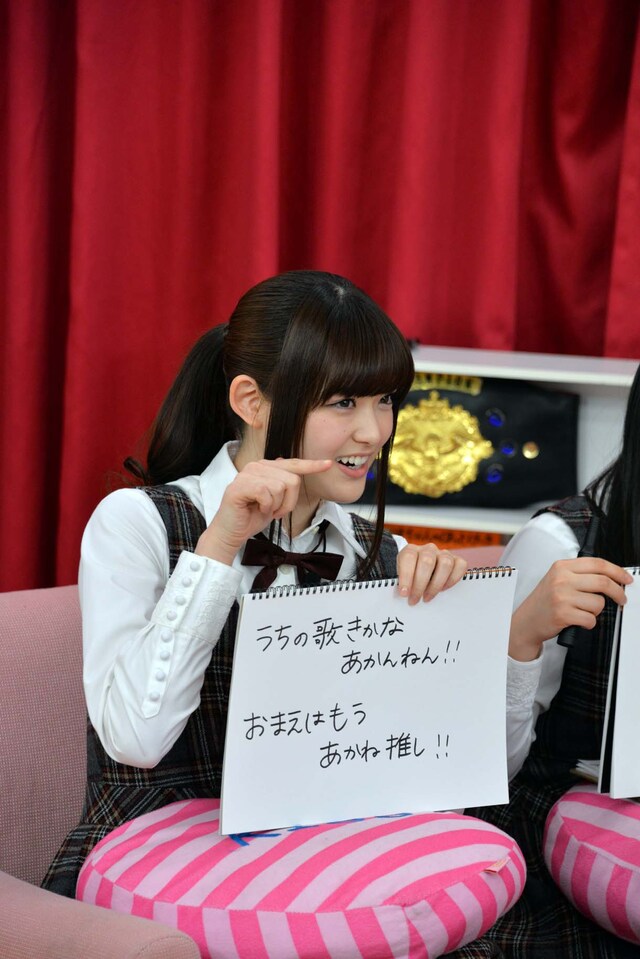 prediaのキャッチコピーを考案し、実演する松村沙友理。