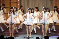 HKT48「HKT48九州7県ツアー～可愛い子には旅をさせよ～」福岡サンパレス公演の様子。(c)AKS