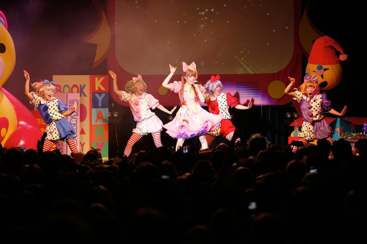 きゃりーぱみゅぱみゅ「NANDA COLLECTION WORLD TOUR 2014」オーストラリア公演の様子。（撮影：石井亜希）