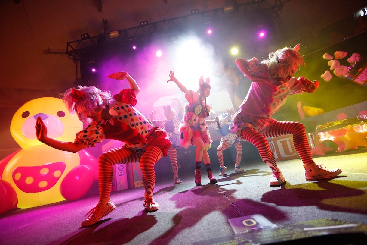 きゃりーぱみゅぱみゅ「NANDA COLLECTION WORLD TOUR 2014」オーストラリア公演の様子。（撮影：石井亜希）
