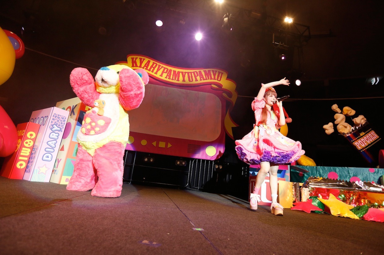 きゃりーぱみゅぱみゅ「NANDA COLLECTION WORLD TOUR 2014」オーストラリア公演の様子。（撮影：石井亜希）