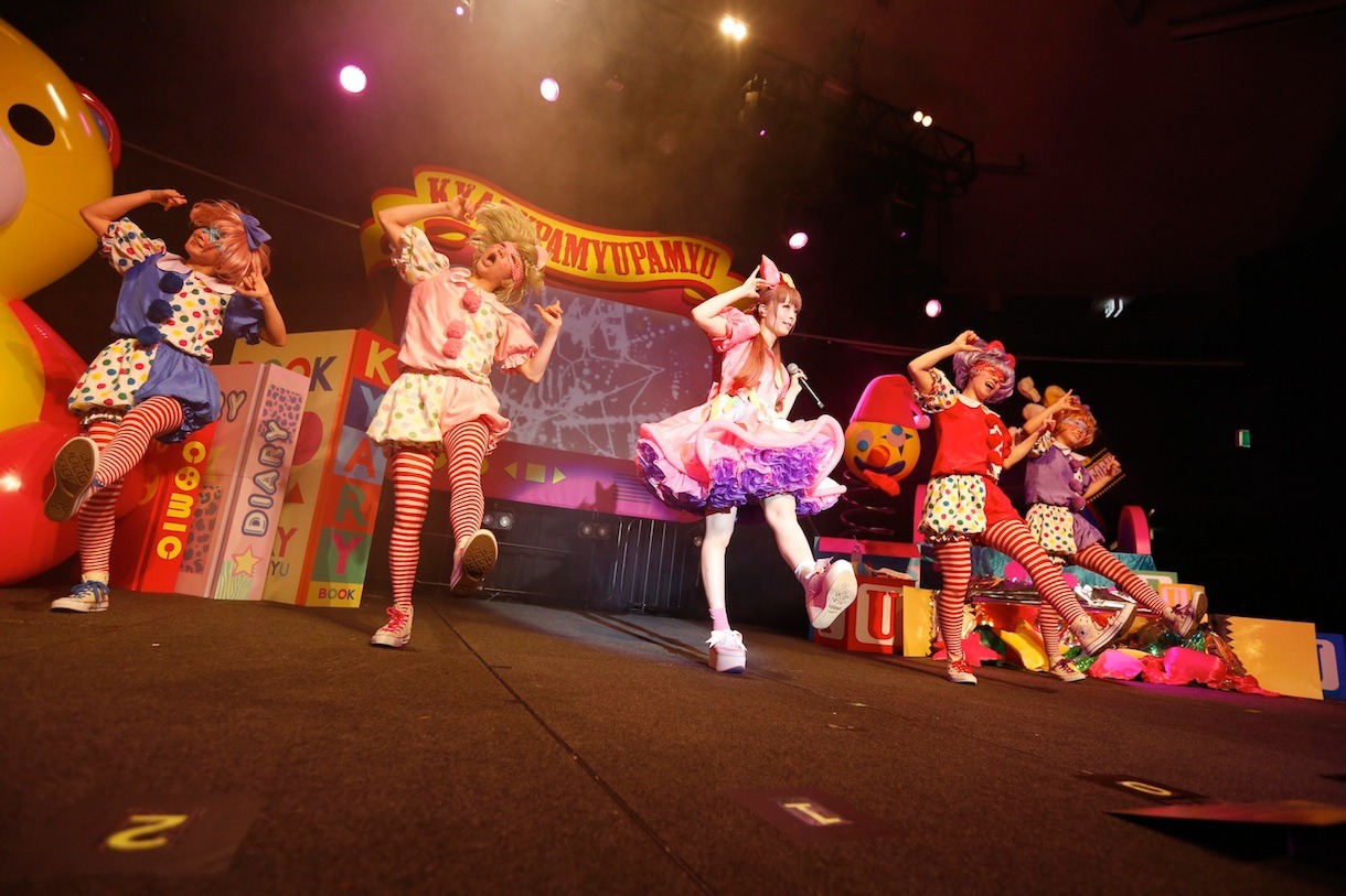 きゃりーぱみゅぱみゅ「NANDA COLLECTION WORLD TOUR 2014」オーストラリア公演の様子。（撮影：石井亜希）