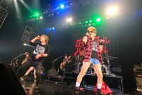 3月20日に愛知・Zepp Nagoyaで行われた「SPYAIR vs 氣志團 ～桶狭間爆音合戦!!尾張名古屋の終わらない夜～」アンコールの様子。