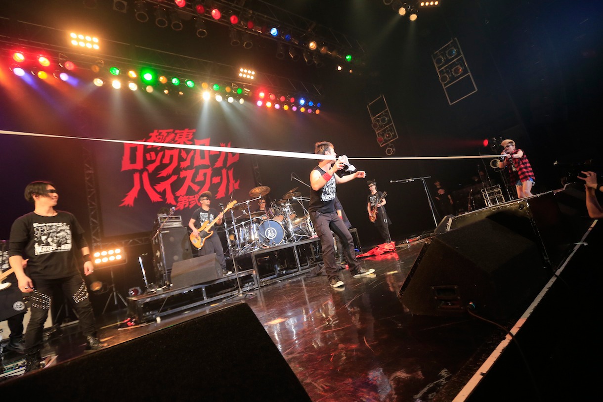 3月20日に愛知・Zepp Nagoyaで行われた「SPYAIR vs 氣志團 ～桶狭間爆音合戦!!尾張名古屋の終わらない夜～」アンコールの様子。