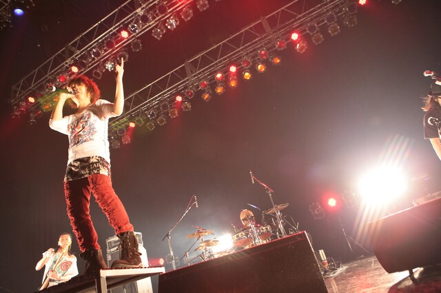 CASCADE（撮影：西槇太一）