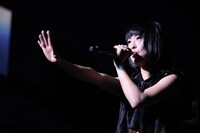 「ピエールナイト」いずこねこのライブの様子。（撮影：西槇太一）