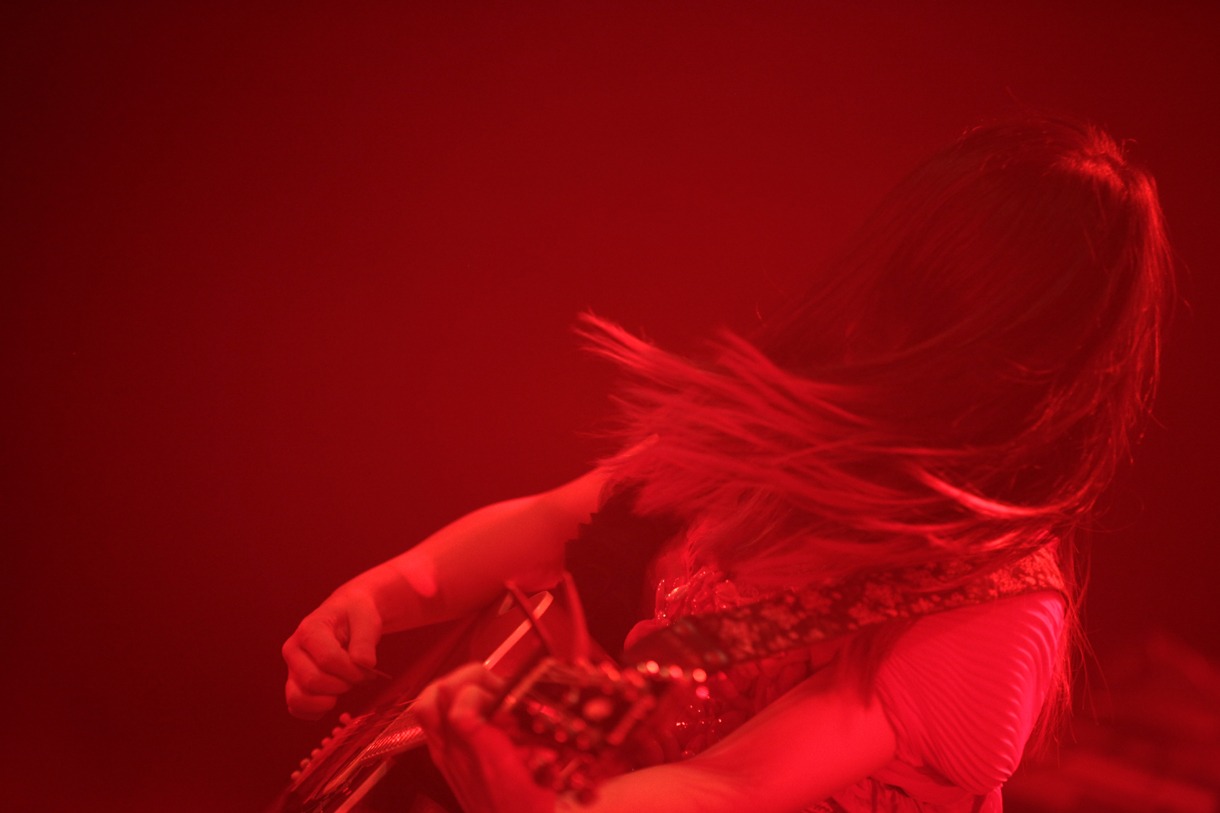 「ピエールナイト」大森靖子＆THEピンクトカレフのライブの様子。（撮影：西槇太一）