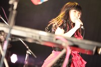 「ピエールナイト」大森靖子＆THEピンクトカレフのライブの様子。（撮影：西槇太一）