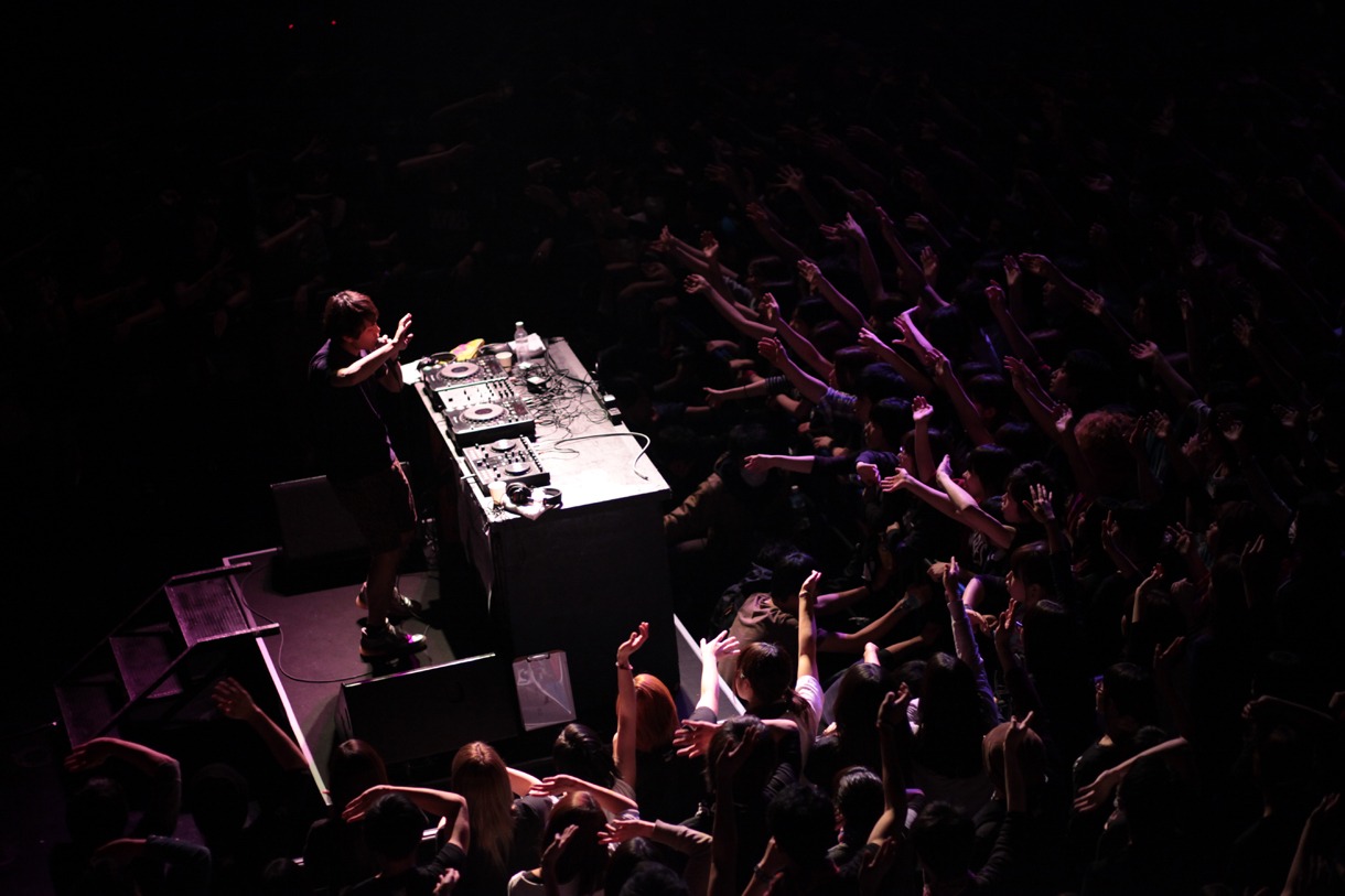 「ピエールナイト」DJピエール中野出演時の様子。（撮影：西槇太一）