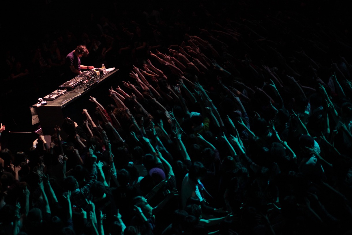 「ピエールナイト」DJピエール中野出演時の様子。（撮影：西槇太一）