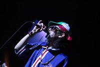 タマキン・スカイウォーカー a.k.a. タマキ（MC / 玉筋クールJ太郎）（撮影：西槇太一）