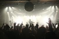 UVERworld「UVERworld LIVE HOUSE 2014」宮城・Rensa公演の様子。