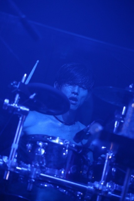 UVERworld「UVERworld LIVE HOUSE 2014」宮城・Rensa公演の様子。