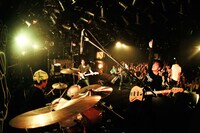 5人は精巧かつパワフルなプレイで会場を盛り上げた。（Photo by HayachiN）