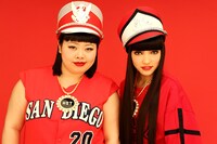 左から渡辺直美、TANAKA ALICE。